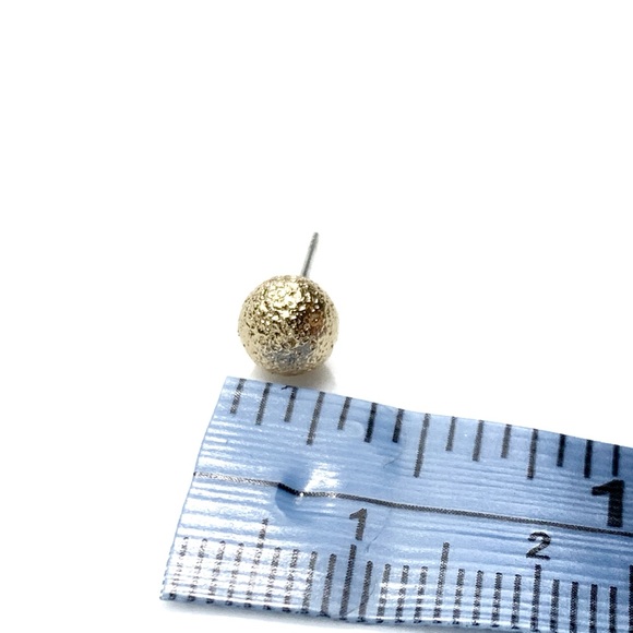 New without tags! Gold Round stud earrings - Picture 3 of 3